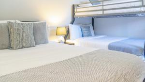 Letto o letti in una camera di Bougainvillea 2102 Luxury Apartment - Reserva Conchal