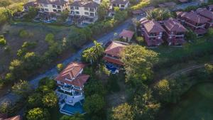 una vista aérea de una casa con casas en Villa Zindagi Luxury Villa Private Pool - Reserva Conchal en Brasilito