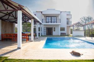 a house with a swimming pool in front of it at CABAÑA BELÉN in Santa Marta