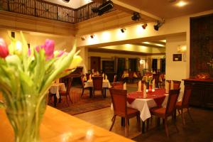 En restaurang eller annat matställe på Hotel Karolinka