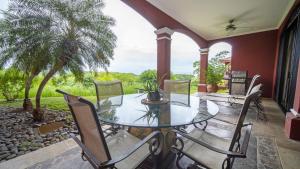 Vrt u objektu Bougainvillea 3103 Luxury Apartment - Reserva Conchal