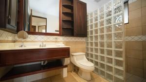 Kupaonica u objektu Bougainvillea 3103 Luxury Apartment - Reserva Conchal