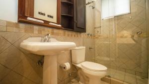 Kupaonica u objektu Bougainvillea 3103 Luxury Apartment - Reserva Conchal