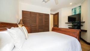 Krevet ili kreveti u jedinici u objektu Bougainvillea 3103 Luxury Apartment - Reserva Conchal