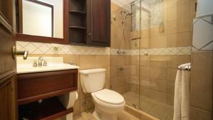 Kupaonica u objektu Bougainvillea 3103 Luxury Apartment - Reserva Conchal