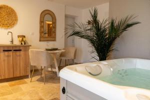 Zdjęcie z galerii obiektu L’Amazonie Gite Spa w mieście Beutin