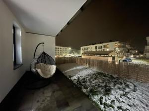 a room with a swing on the side of a building at Apartament Elisabeth BLUE I in Pogórze