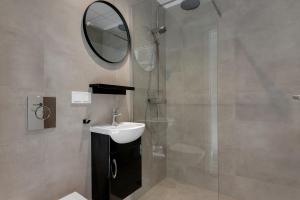 Koupelna v ubytování NN Urban Guesthouse