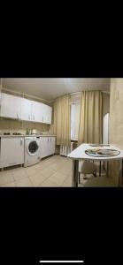 Kuchnia lub aneks kuchenny w obiekcie Tiraspol Apartament