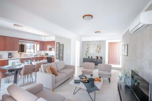 Galeriebild der Unterkunft Blue Crystal Seaview in Protaras + 26 Fotos