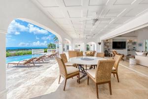 a dining room with a table and chairs at Villa Mer Soleil in Marigot