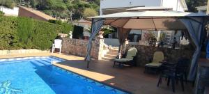 The swimming pool at or close to a18' de Barcelona y 10' de circuito de Cataluña