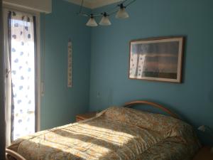 Ένα ή περισσότερα κρεβάτια σε δωμάτιο στο Vacanze a Finale Ligure