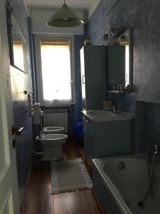 A bathroom at Vacanze a Finale Ligure