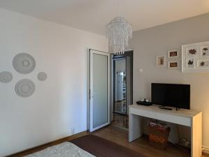 a living room with a television and a table at Relax Apartament in Constanţa