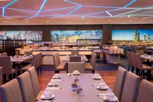A restaurant or other place to eat at Madrid Marriott Auditorium Hotel & Conference Center