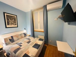 Ένα ή περισσότερα κρεβάτια σε δωμάτιο στο CH Casillas +20 φωτογραφίες