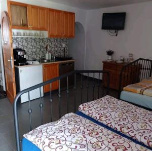 Postel nebo postele na pokoji v ubytování Vitaj Kamaráde - Ubytování U Jožky + 9 fotografií