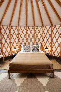 a bedroom with a bed in a yurt at Frontier Drive Inn in Center