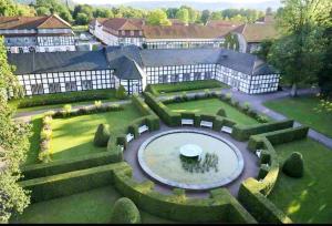 an aerial view of a garden with a fountain at Exklusives Wohnen am Stadtpark in Bad Driburg