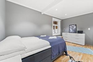 Postel nebo postele na pokoji v ubytování Large apartment in Dignified Central Villa
