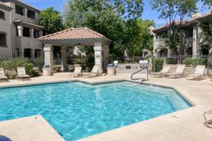 Scottsdale's Finest #2061 내부 또는 인근 수영장