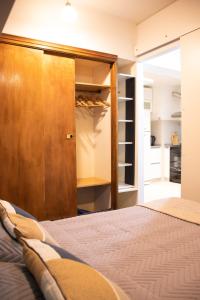 a bedroom with a bed and a closet at * Grand Oro * in Buenos Aires