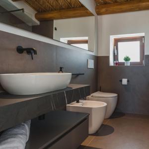 A bathroom at Dimora Pietra Nica Még 37 kép