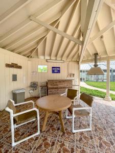 Fotografie z fotogalerie ubytování See Dolphins From Your Private Deck with This Beautiful Property! v destinaci Port Isabel
