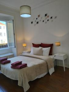 En eller flere senger på et rom på Bird's Nest Lisbon Apartment