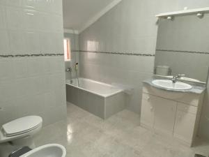 Koupelna v ubytování Ericeira Sand Beach R5