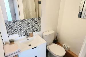Kúpeľňa v ubytovaní Grand studio l Parking privé l Centre ville + 29 fotografií