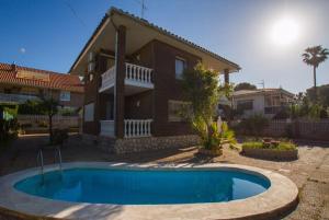 a house with a swimming pool in front of a house at casa Salou individual in Salou