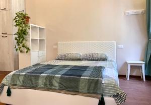 a bedroom with a bed with a blanket and pillows at Mono Arnaldo in Brescia