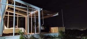 聖瑪爾塔的住宿－Glamping MINKAWAY，享有房子的夜景