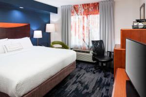 Postel nebo postele na pokoji v ubytování Fairfield Inn & Suites by Marriott Austin Parmer Tech Ridge