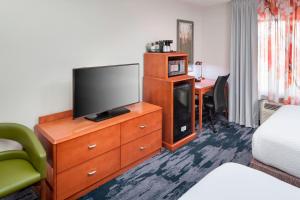 TV a/nebo společenská místnost v ubytování Fairfield Inn & Suites by Marriott Austin Parmer Tech Ridge