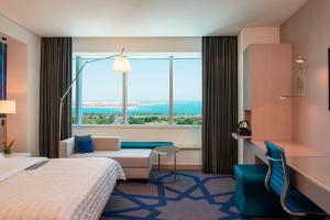 a hotel room with a bed and a window at Le Royal Meridien Abu Dhabi in Abu Dhabi