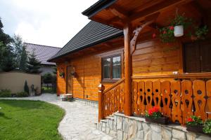 a wooden cabin with a fence in front of it at Jankówka in Wieliczka