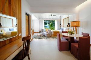 Posezení v ubytování laïla, Seychelles, a Tribute Portfolio Resort