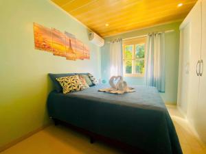 a bedroom with a bed with a towel on it at Casa ampla e aconchegante em Gramado in Gramado