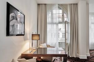 Roomers Berlin Steinplatz, Autograph Collection的休息区