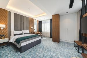 a hotel room with a bed and a television at Bristol Hotel Podgorica in Podgorica