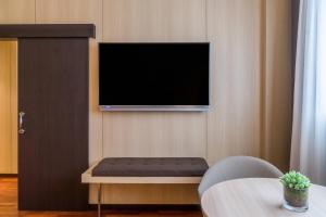 TV a/nebo společenská místnost v ubytování AC Hotel Valencia by Marriott