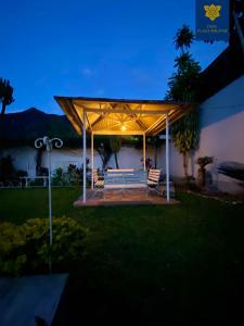 a bench under a canopy in a yard at night at Casa Plaza Bolívar in Quillabamba