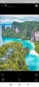 una foto de una isla con una playa y agua en Baan Thara Guesthouse en Ao Nang