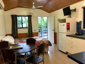 Kuchyň nebo kuchyňský kout v ubytování Big4 Port Douglas, Glengarry Holiday Park