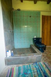 a bathroom with a toilet and a bath tub at Paraiso Perdido in Mompiche