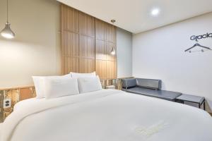 Gracias Hotel Gimhae客房内的一张或多张床位