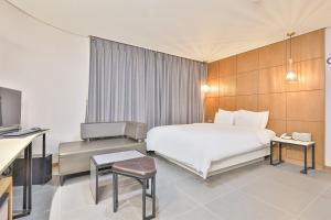 Gracias Hotel Gimhae客房内的一张或多张床位